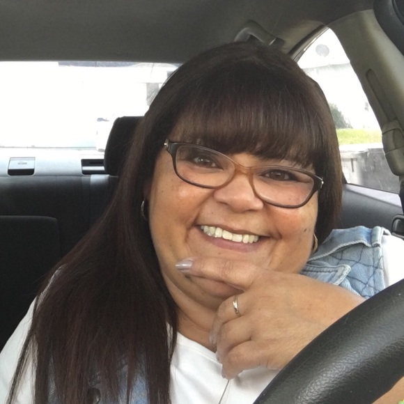 Meet your Posher, Cynthia - Picture 1 of 1